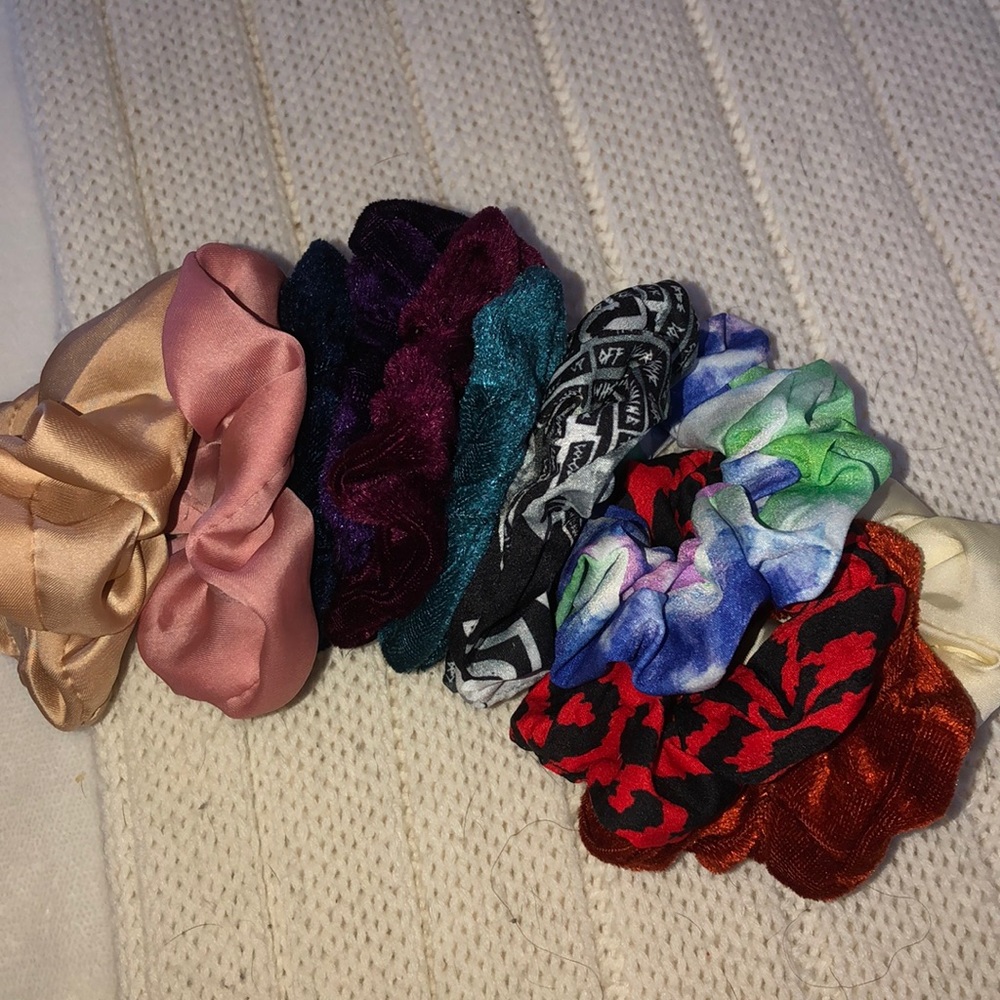 scrunchies for free w any purchase!